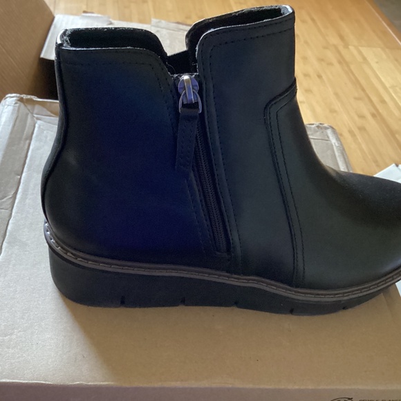 Clarks Boots NIB size 10 - Picture 4 of 7